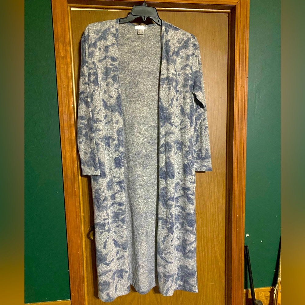 Venus cozy and comfortable duster, size medium blue and grey in color